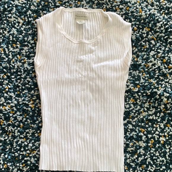 White top perfect for fall - Picture 1 of 2